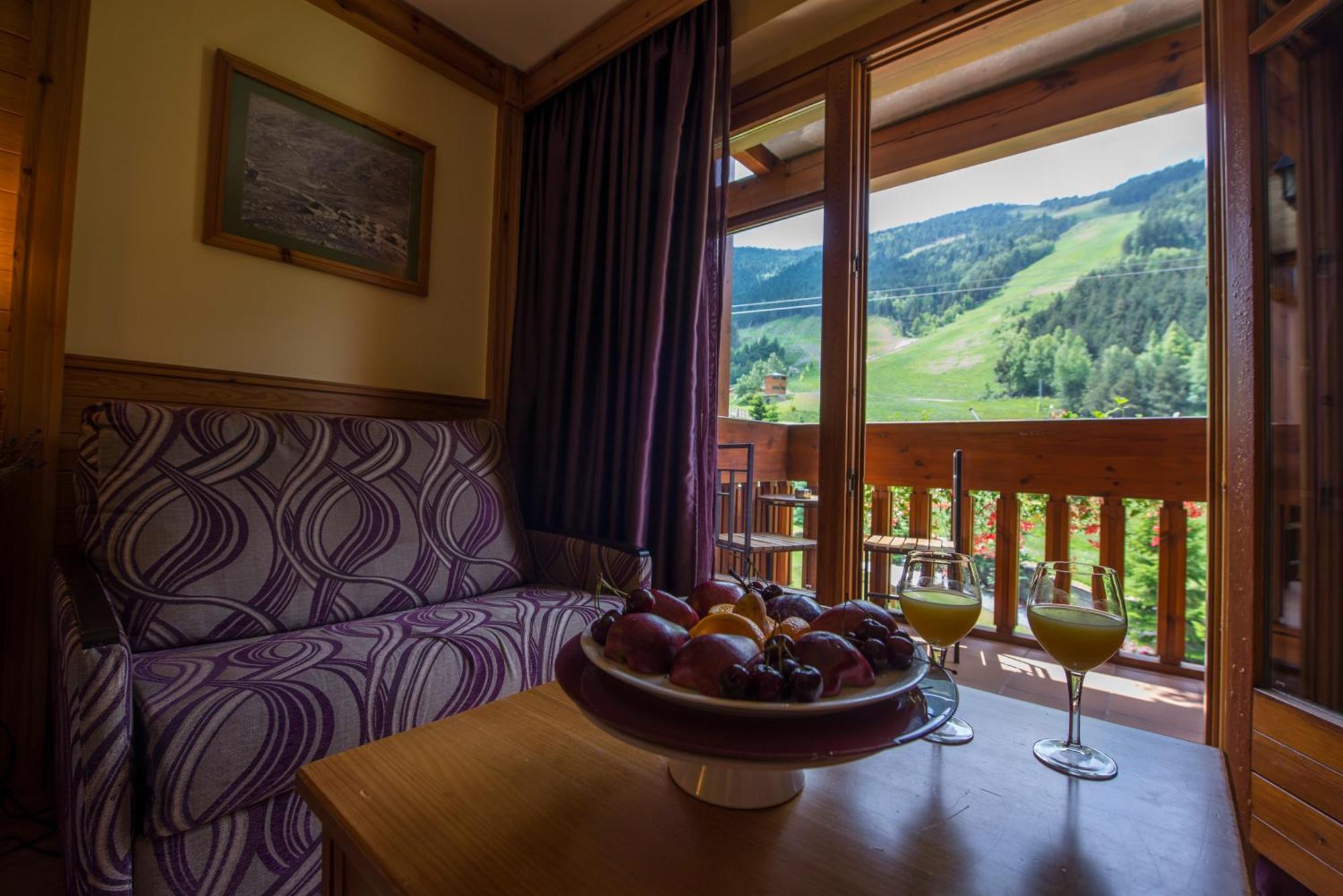 Twin Room Ski Slopes views,1440642817:JPEG